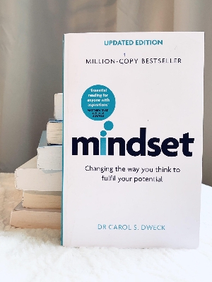 Picture of Mindset: The New Psychology of Success by Carol Dweck - Paperback