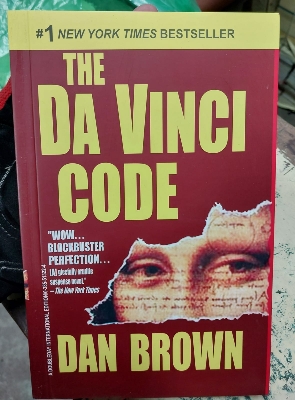 Picture of The Da Vinci Code by Dan Brown (Yellowish  Paperback)