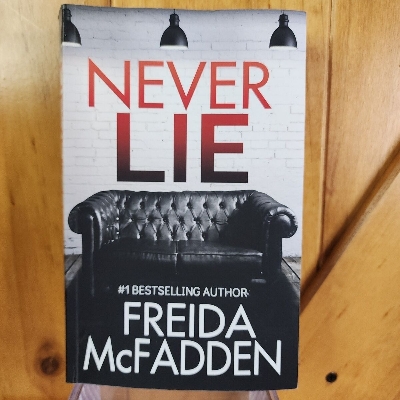 Picture of Never Lie: Freida McFadden (Premium Quality - Paperback)
