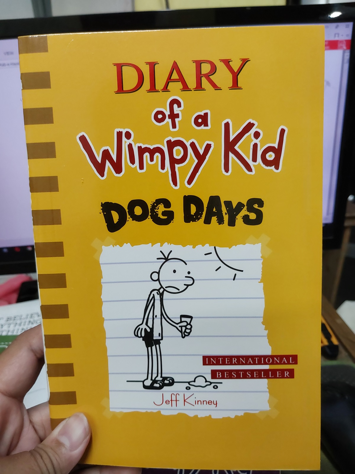 Picture of Diary of a Wimpy Kid: Dog Days (Book 4) by Jeff Kinney