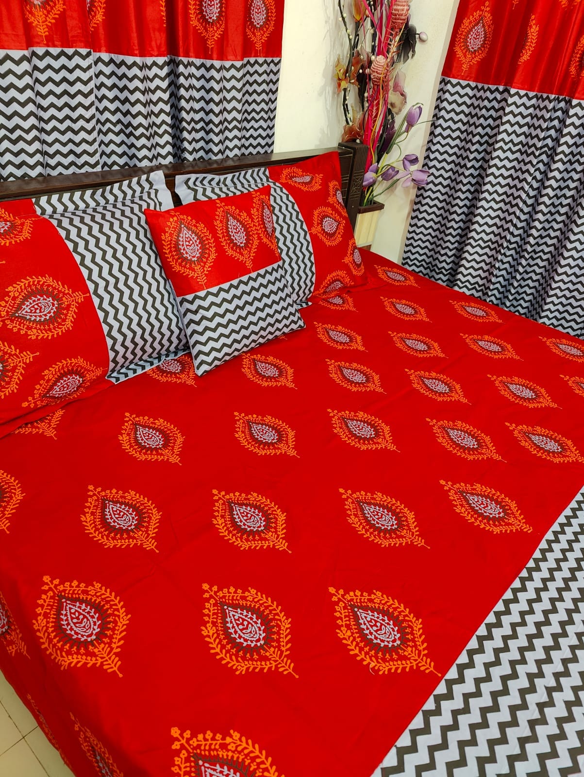 Picture of Block Bed Sheet With Two Pillow Covers