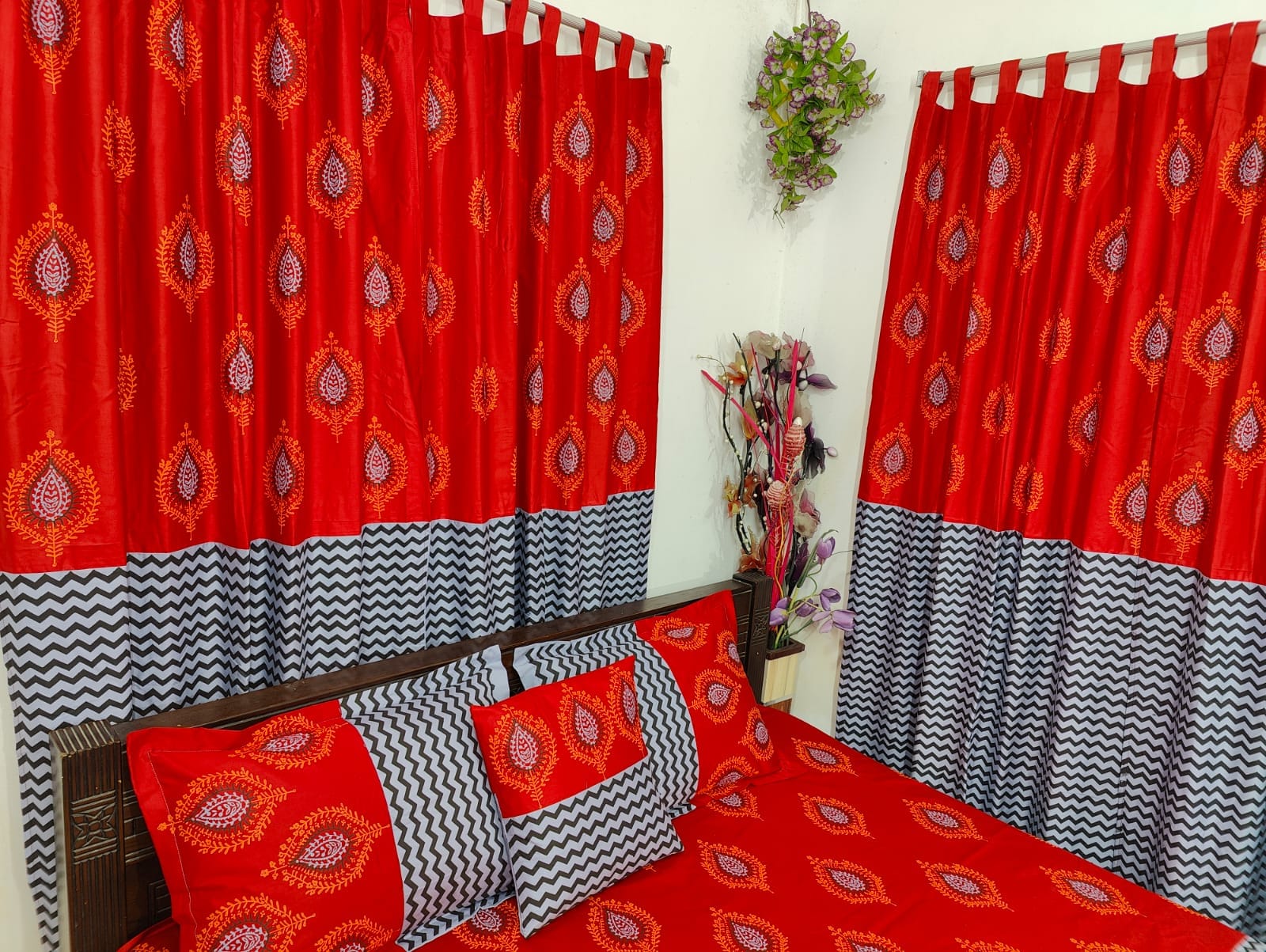 Picture of Block Bed Sheet With Two Pillow Covers