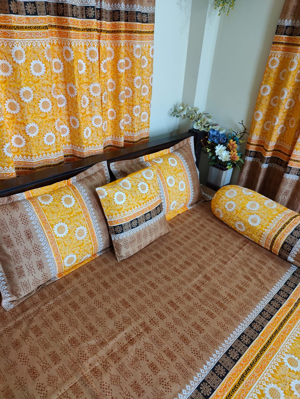 Picture of Block Bed Sheet With Two Pillow Covers