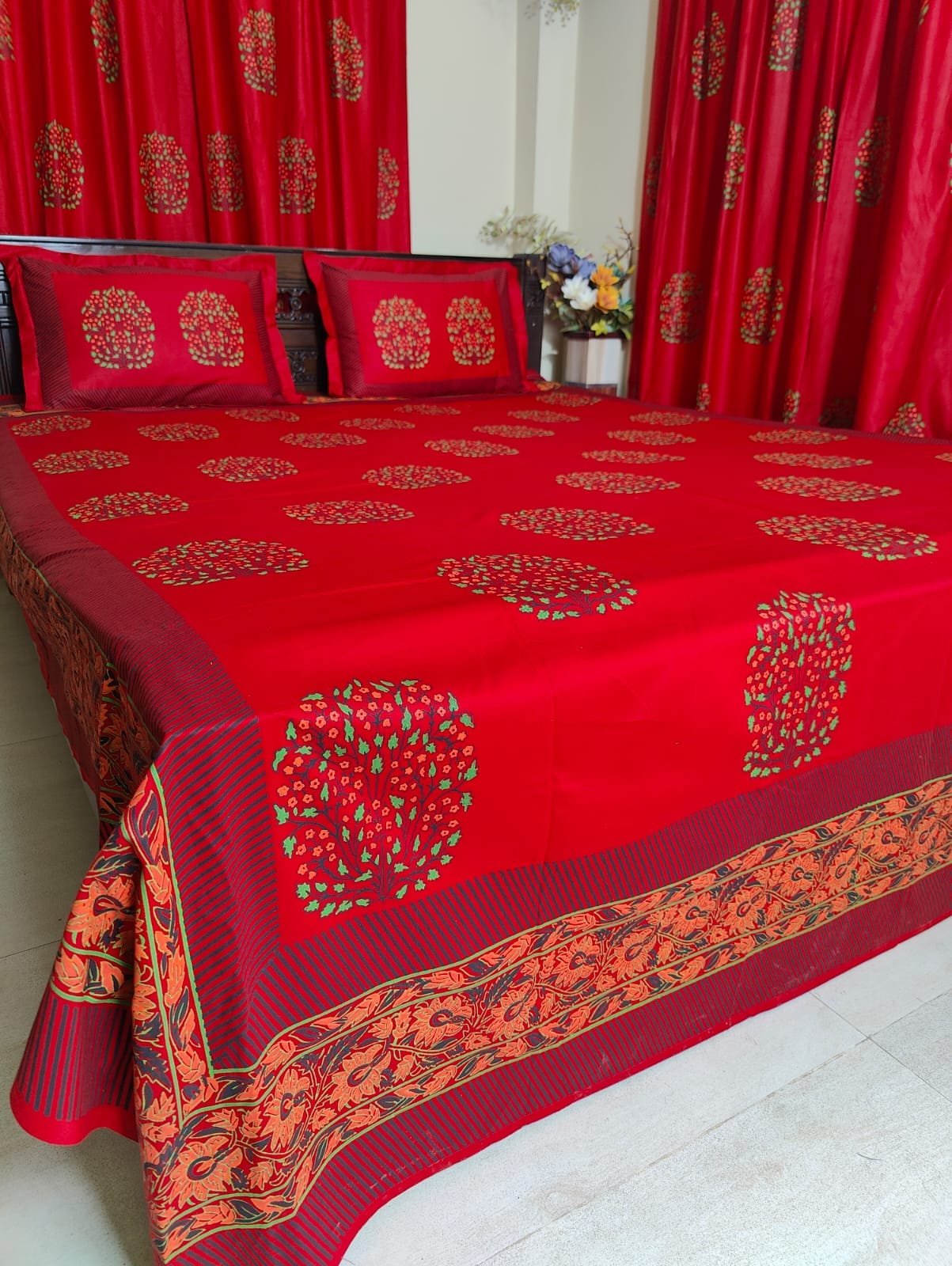 Picture of Block Bed Sheet With Two Pillow Covers