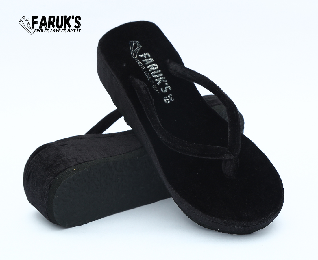 Picture of New Trendy Women And Girls Flat Sandals For Casual Look In Slide Kickonn sandals ,Slide,Clogs and designable sandals for Women's and Girl's, Women's sandals , summer shoes, beach shoes