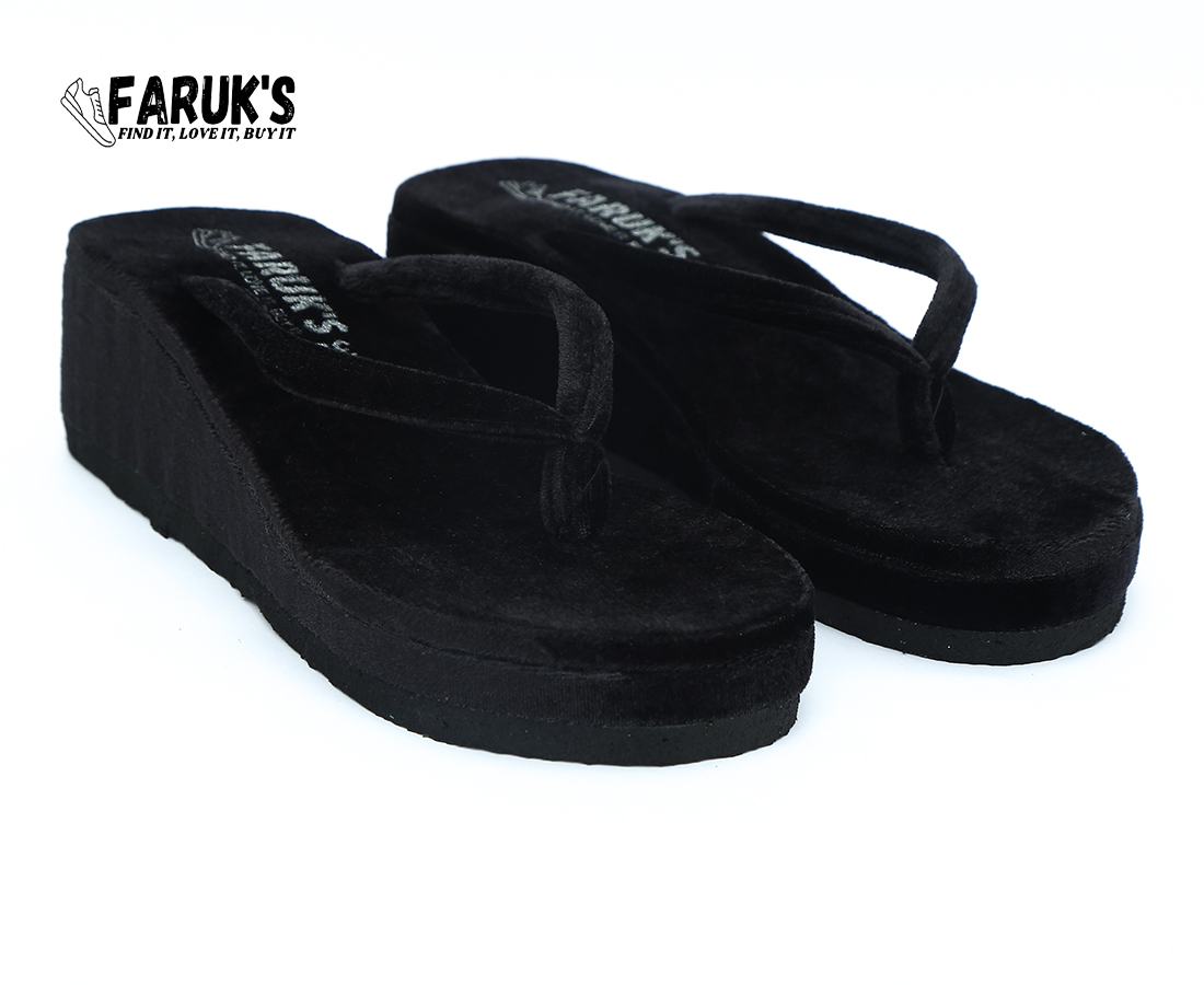 Picture of New Trendy Women And Girls Flat Sandals For Casual Look In Slide Kickonn sandals ,Slide,Clogs and designable sandals for Women's and Girl's, Women's sandals , summer shoes, beach shoes