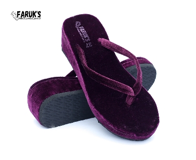 Picture of New Trendy Women And Girls Flat Sandals For Casual Look In Slide Kickonn sandals ,Slide,Clogs and designable sandals for Women's and Girl's, Women's sandals , summer shoes, beach shoes