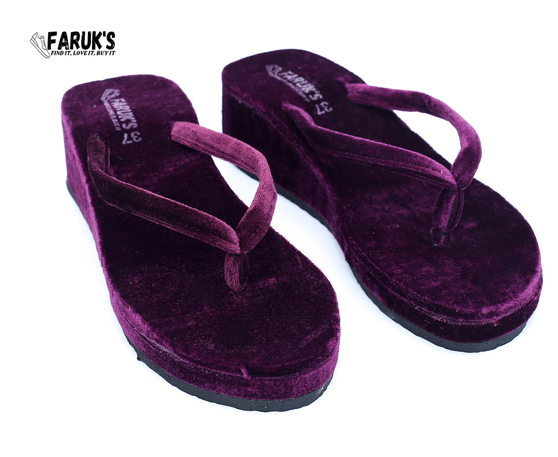 Picture of New Trendy Women And Girls Flat Sandals For Casual Look In Slide Kickonn sandals ,Slide,Clogs and designable sandals for Women's and Girl's, Women's sandals , summer shoes, beach shoes