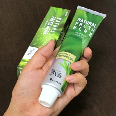 Picture of Activated carbon tooth whitening toothpaste, reducing bad breath LG Natural Fresh Herb Korea 160g