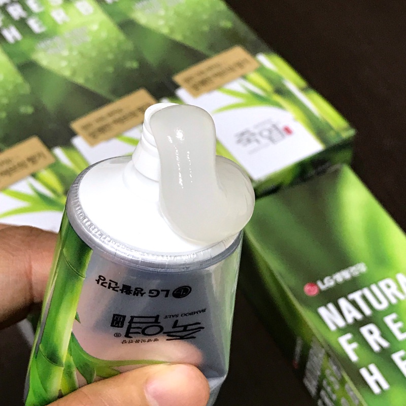 Picture of Activated carbon tooth whitening toothpaste, reducing bad breath LG Natural Fresh Herb Korea 160g