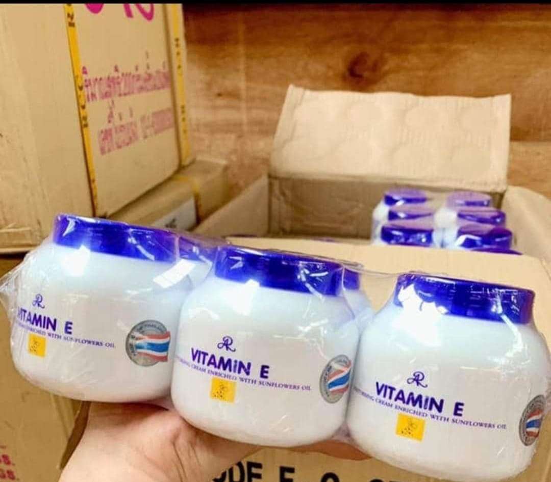 Picture of AR Vitamin E Moisturizing Cream Enriched With Sunflower Oil 200ml
