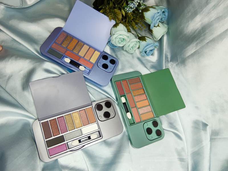 Picture of Iphone Shape 11 Color Eyeshadow Palette With Mirror