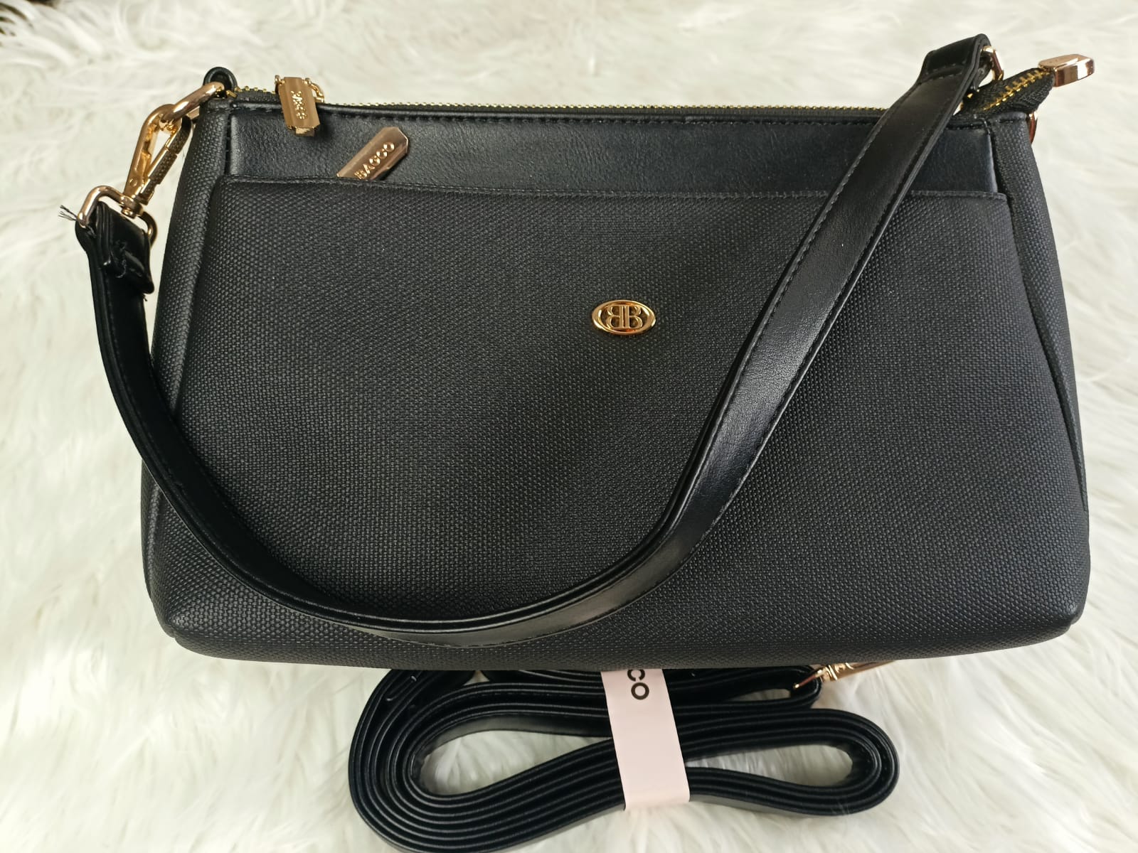 Picture of 1 pcs China imported Side and solder bag ,woman  Solder bag , stylish girls/Ladies bag ,