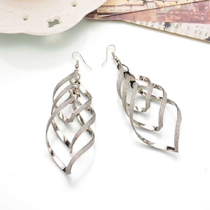 Picture of Elegant Classic Punk Gold Color Spiral Pendant Drop Earrings Jewelry For Women Jewelry Fashion