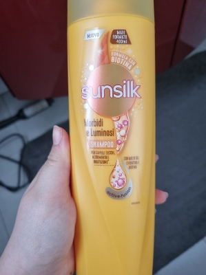 Picture of International Dubai Product SUNSILK Shampoo, to instantly repair damaged hair, with Keratin, Almond Oil & Vitamin C, 400ml