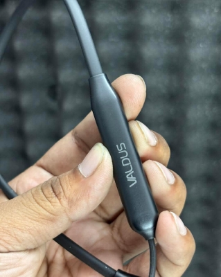 Picture of VALDUS Bluetooth Neckband Headset Wireless Earphones with Microphone Comfortable Wearing for Sports And Travel