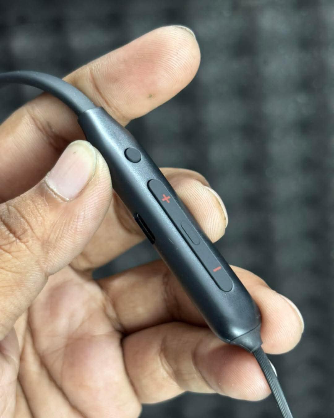 Picture of VALDUS Bluetooth Neckband Headset Wireless Earphones with Microphone Comfortable Wearing for Sports And Travel