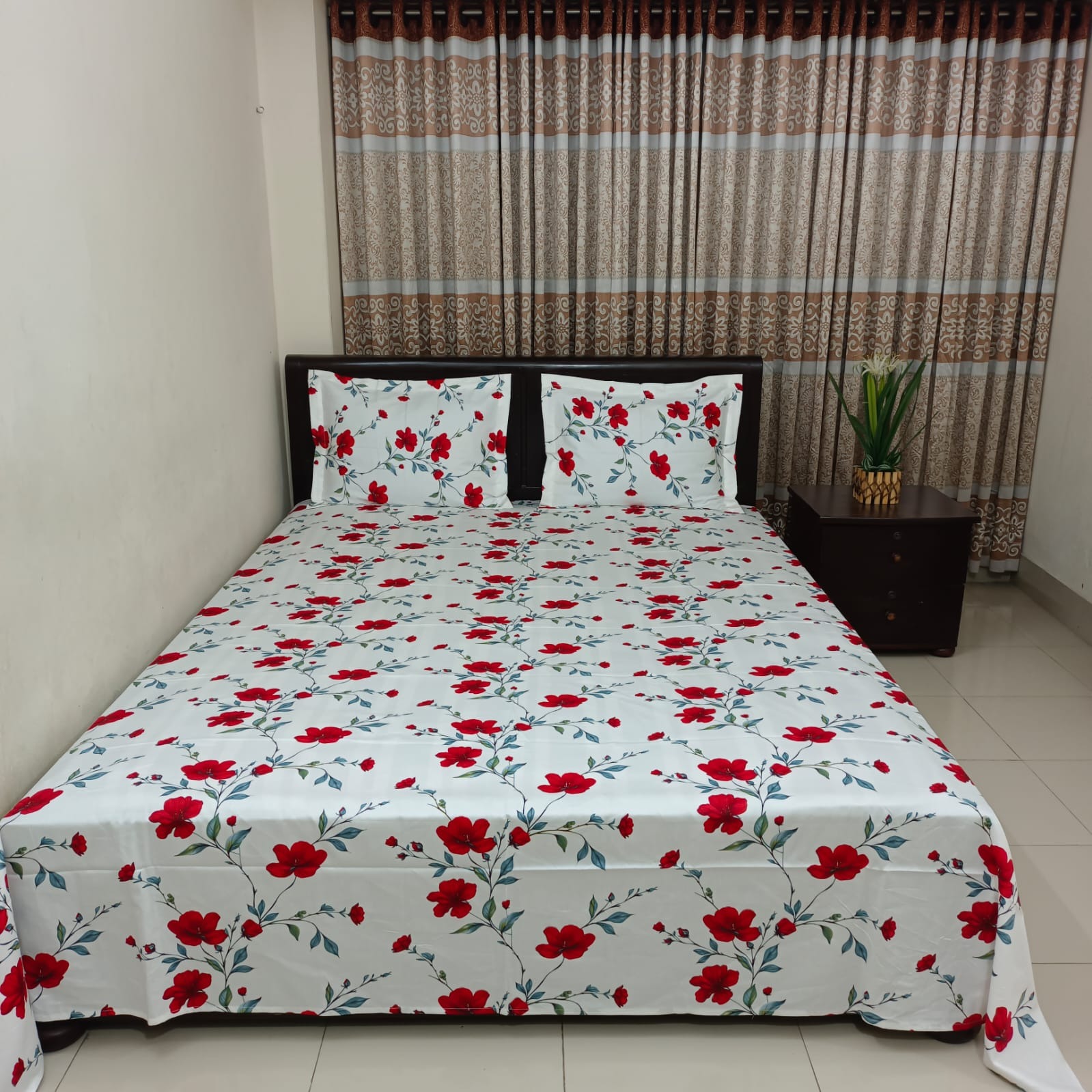 Picture of Luxury Twill Cotton Bedsheet – King Size – 3Pecs – Red Spalsh