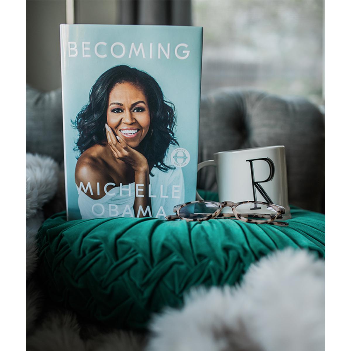 Picture of Becoming by Michelle Obama by Michelle Obama -Yellowish - Paperback