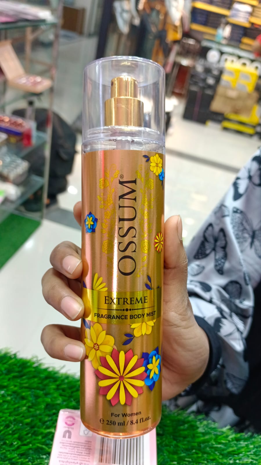 Picture of International Sharjah product Body perfume party scent Ossum Extreme used for female - 250 ml
