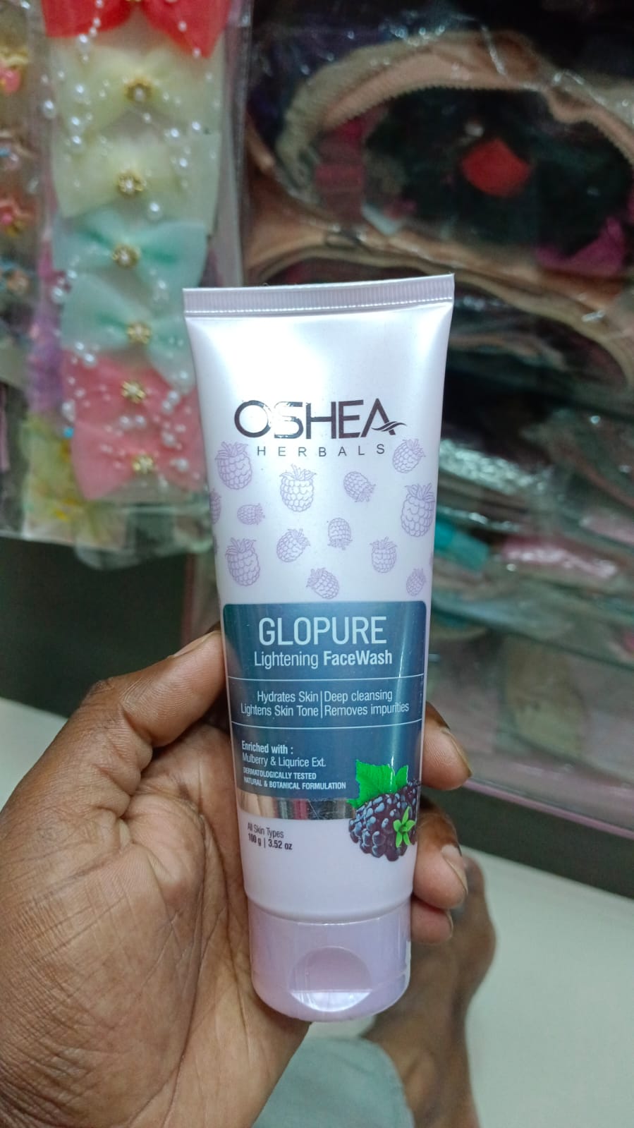 Picture of Indian product Skin care Osh ea Glopure face wash used for male female - 100 gm