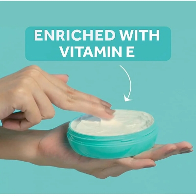 Picture of 100 ml Ponds light moisturiser for soft glowing skin Indian product used for male female