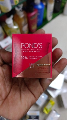 Picture of 12 gm Ponds Age Miracle Day cream SFP15 PA++ indian product used for male female