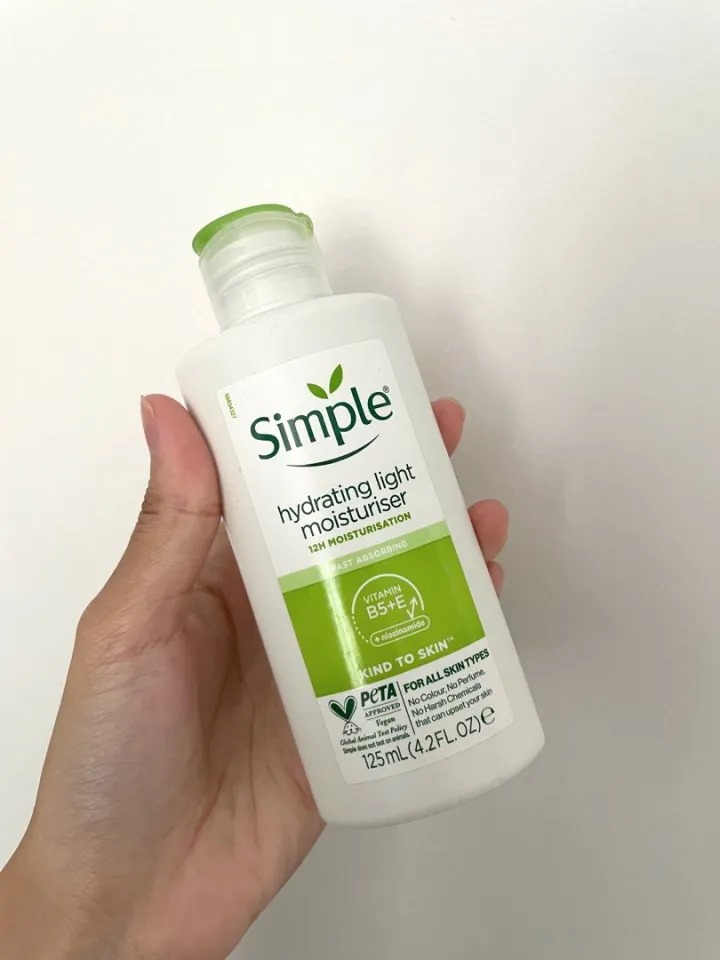 Picture of 125 ml Simple hydrating light moisturiser International UK product used for male female