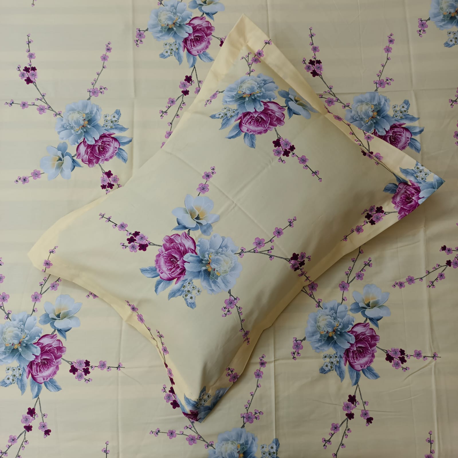 Picture of King Size Bedsheet With Two Pillow Covers