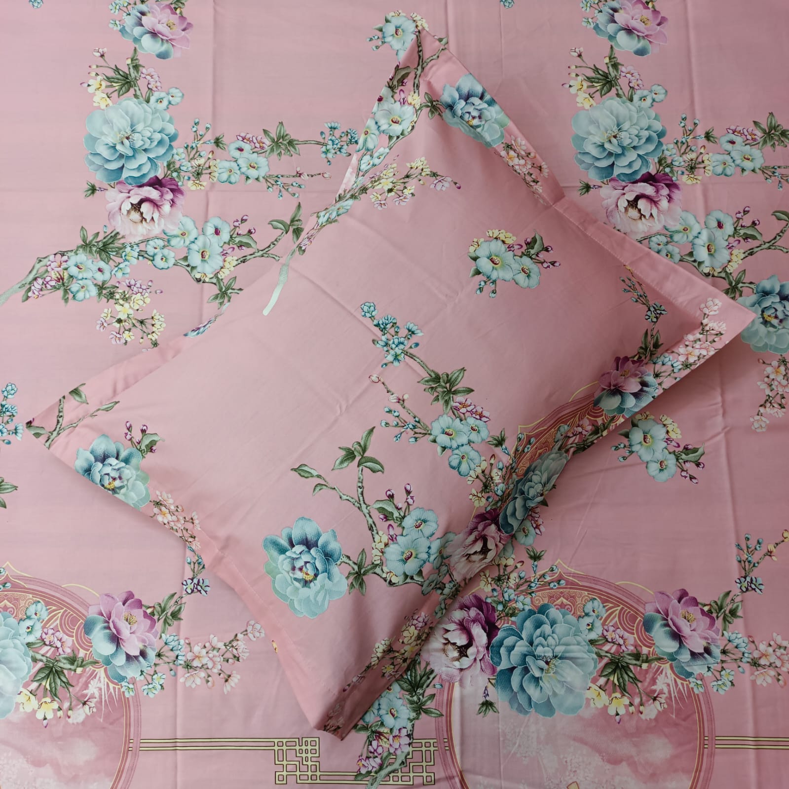 Picture of King Size Bedsheet With Two Pillow Covers