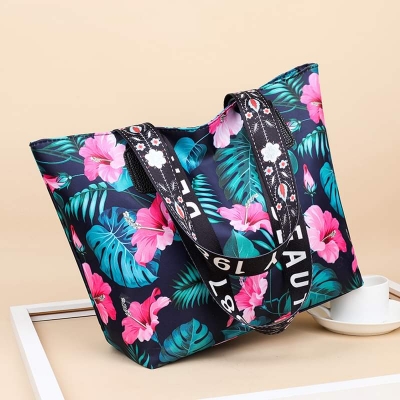 Picture of Trendy Ladies Handbags green color