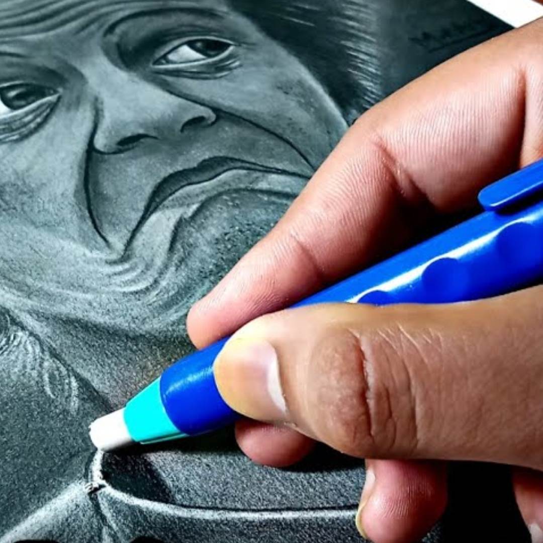 Picture of Doms Groove Retractable Eraser | Groove for Better Grip with Excellent Erasing Performance | Free 2 Refill Eraser with This Pack