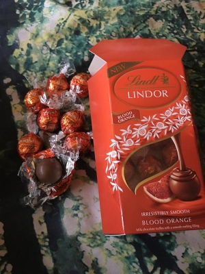 Picture of Lindt LINDOR Blood Orange Truffles Box 200gm