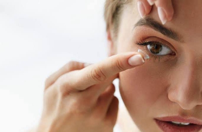 Picture of Brilliant blue freshlook contact lens full set