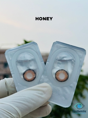 Picture of Freshlook contact lens colour honey