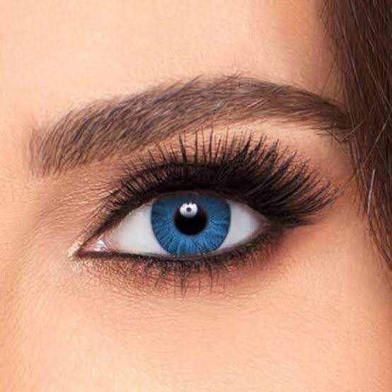 Picture of Brilliant blue freshlook contact lens full set