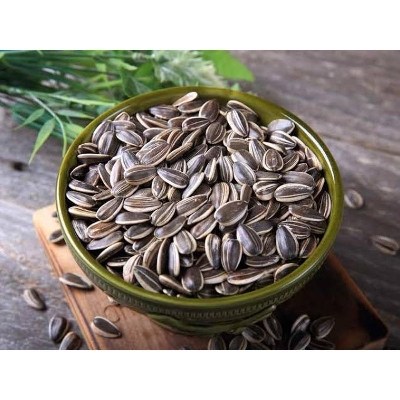 Picture of Natural Organic Sunflower Seeds  for Cockatiel/Parrot/Macao/Love Bird Food 1Kg