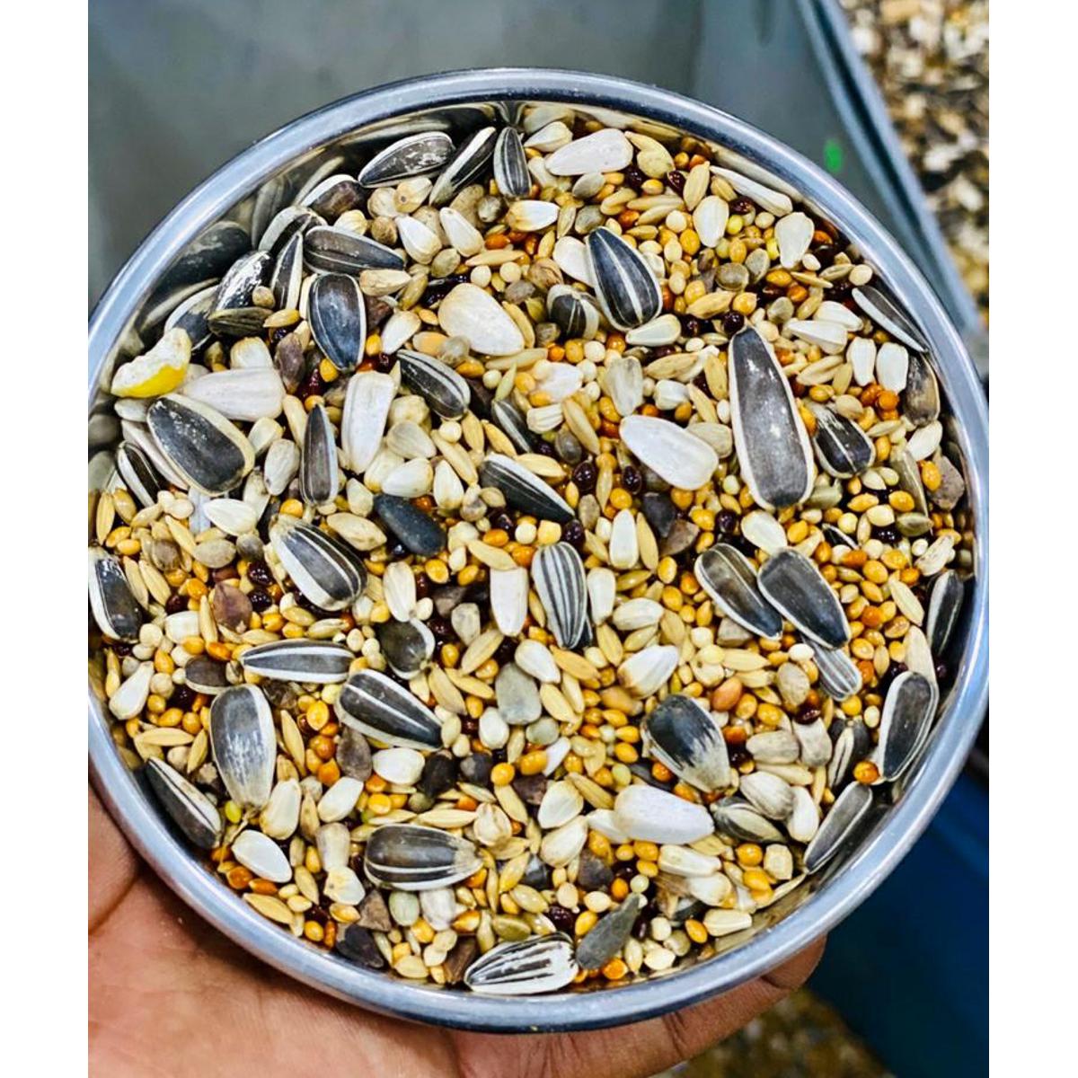 Picture of BIG PARAKEET (LOVE BIRD& COCATIAL) MIX 1KG Picture of BIG PARAKEET (LOVE BIRD& COCATIAL) MIX 1KG