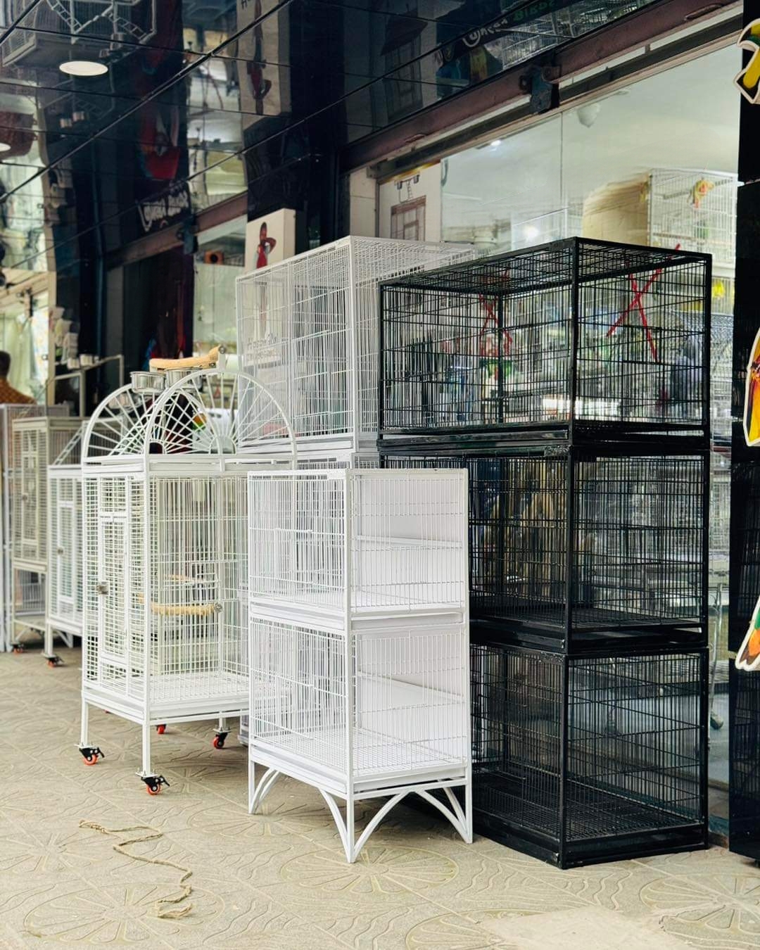 Picture of Large Family Bird Temp Cage With Double Roof Top Play Ground , Luxury Pet Parrot Cage Ornamental Cage Metal Cage Transparent Glass Cage Door Feeding Cage Birds/Cages