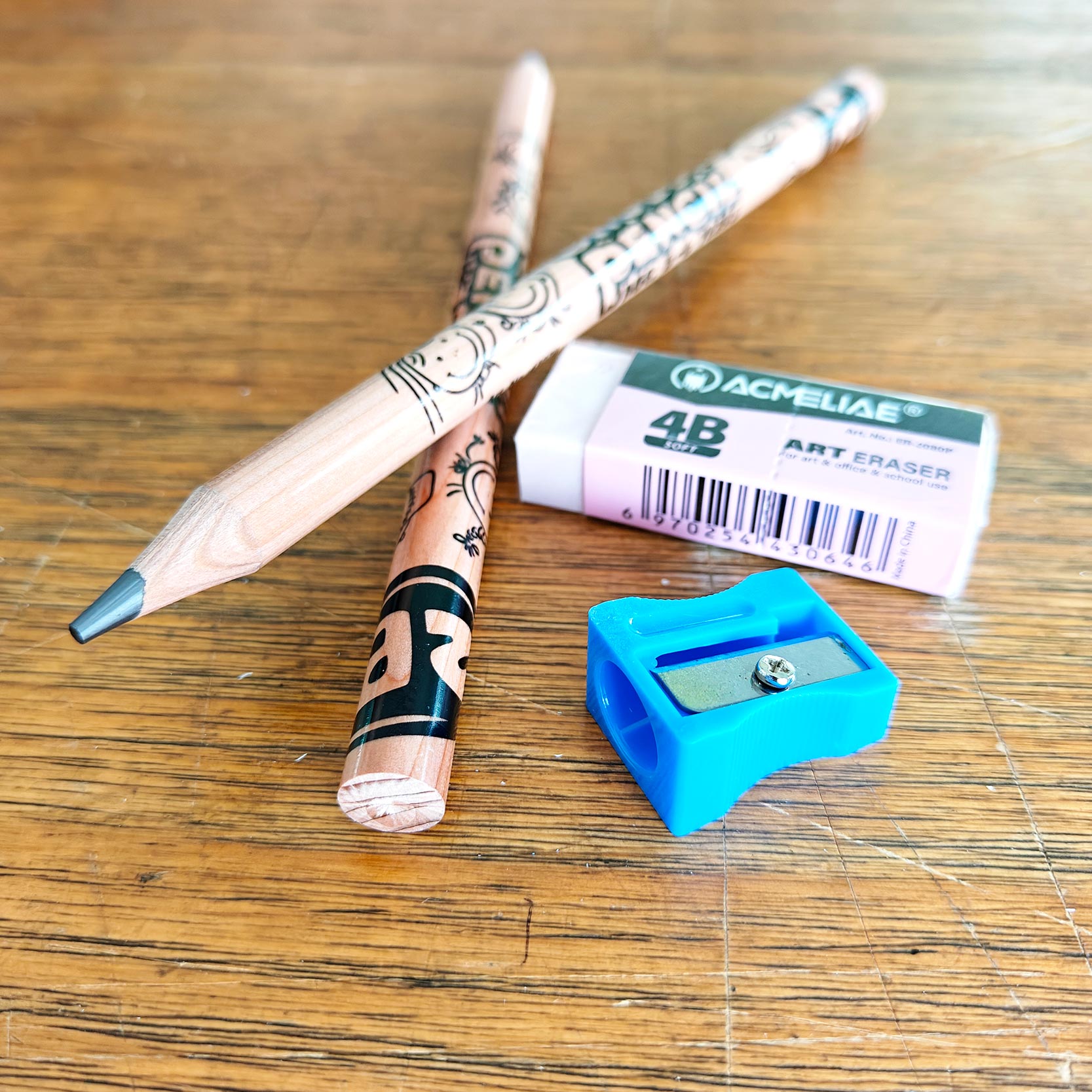 Picture of 43070 - 2B Acmeliae Chubby Pencil (Age 5-6) (3 pcs Set) with 4B Art Eraser & Sharpner