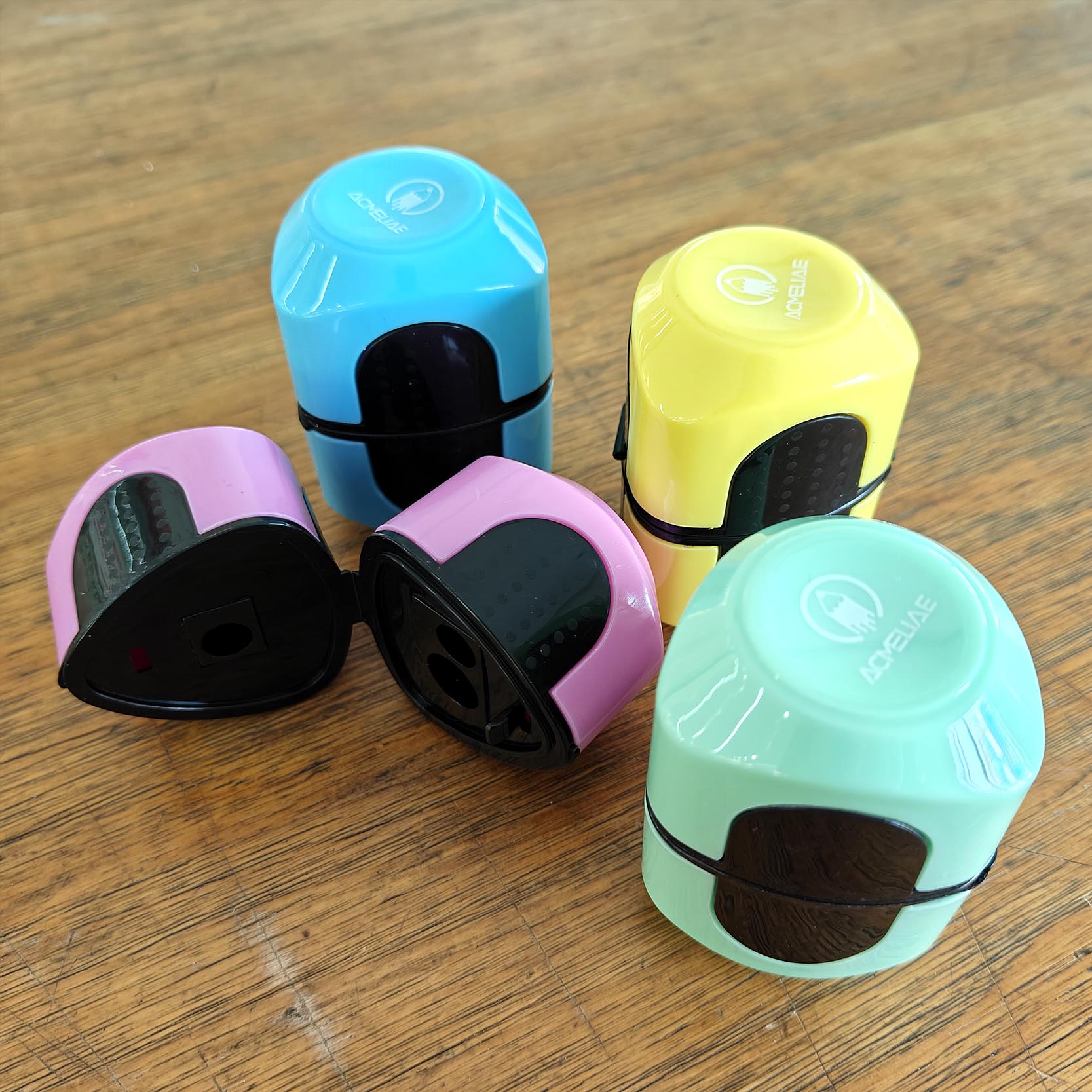 Picture of Acmeliae 3 Hole Sharpener (SP-002)
