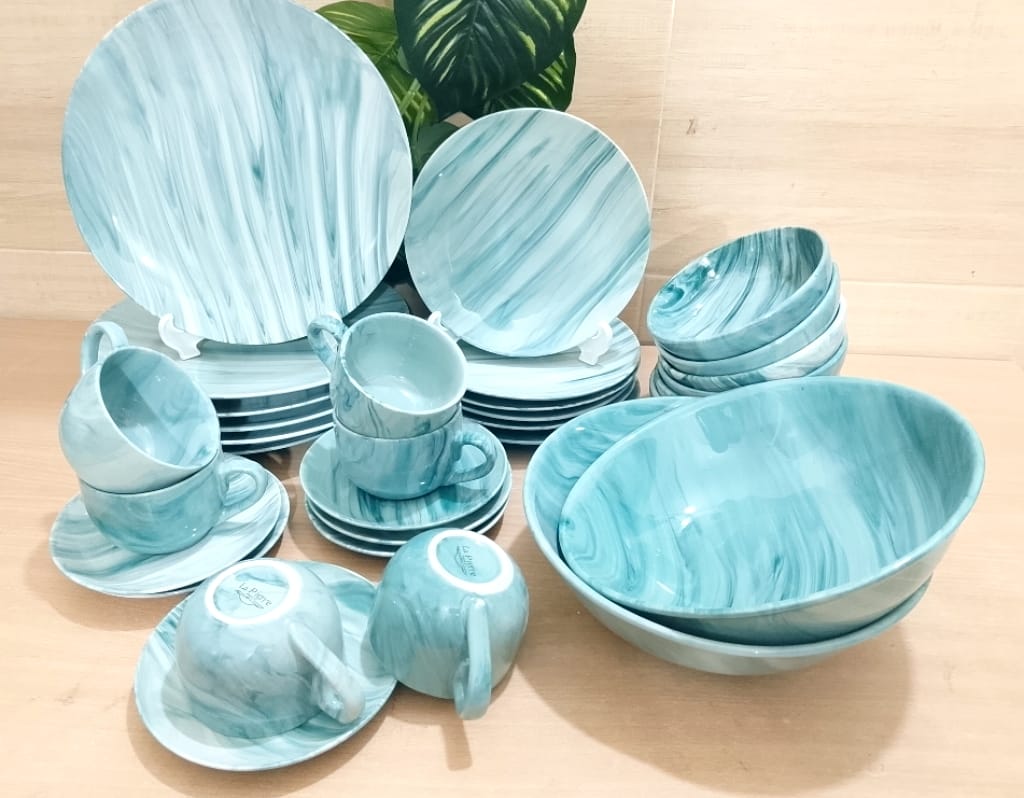 Picture of 32 Piece Bengal fine Ceramic Dinner Set