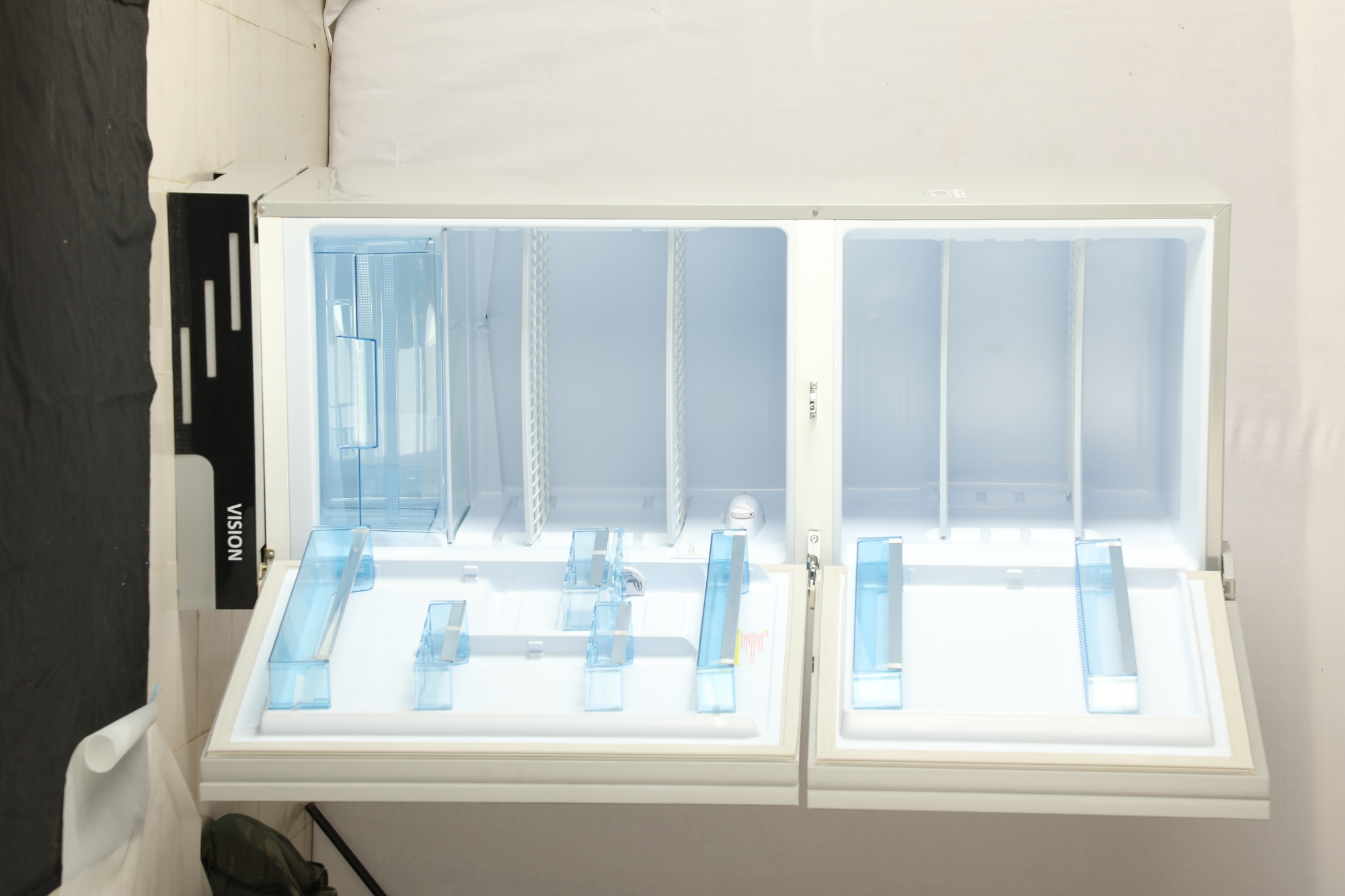 Picture of VISION Glass Door Refrigerator RE-280 Liter Vase W Magnolia Flower Top Mount