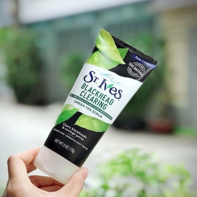 Picture of International USA product ST Ives Blackhead Clearing face scrub - 170 GM  Picture of International USA product ST Ives Blackhead Clearing face scrub - 170 GM