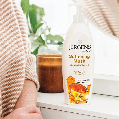 Picture of International UAE product Any season used perfumed jergens SOFTENING MUSK body lotion - 400 ml