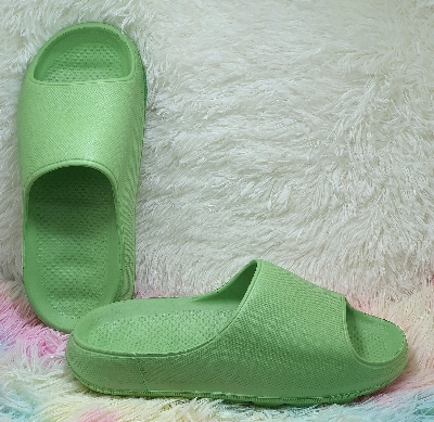 Picture of New Mens Yeezy Super Comfortable Plain Moulded Slides Slippers for Men Picture of New Mens Yeezy Super Comfortable Plain Moulded Slides Slippers for Men