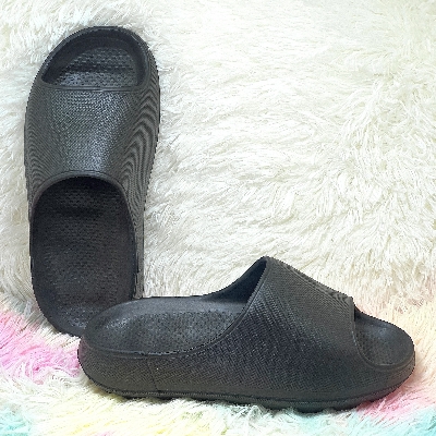 Picture of New Mens Yeezy Super Comfortable Plain Moulded Slides Slippers for Men Picture of New Mens Yeezy Super Comfortable Plain Moulded Slides Slippers for Men