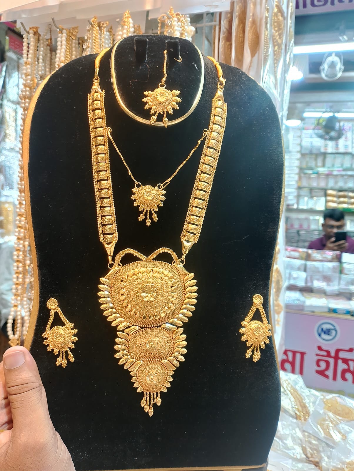 Picture of 24K GOLD PLATED FINE NEW NECKLACES.