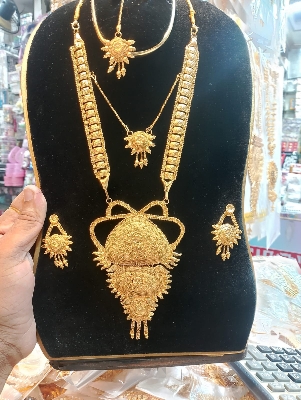 Picture of 24K GOLD PLATED FINE NEW NECKLACES.