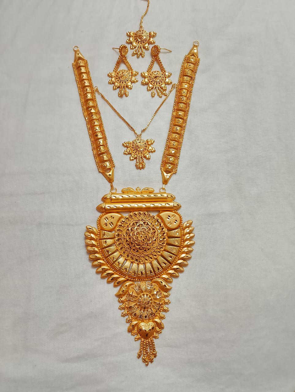 Picture of 24K GOLD PLATED FINE NEW NECKLACES.